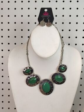 paparazzi Silver-Tone Necklace with Emerald Green Cabochons